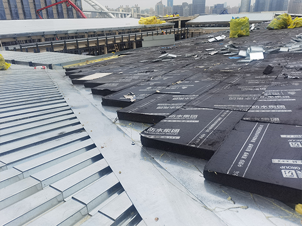 用碎的泡沫玻璃保溫板碎了