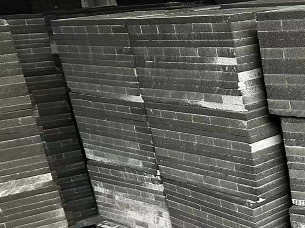 貼外墻保溫板(貼外墻保溫板用什么材料)